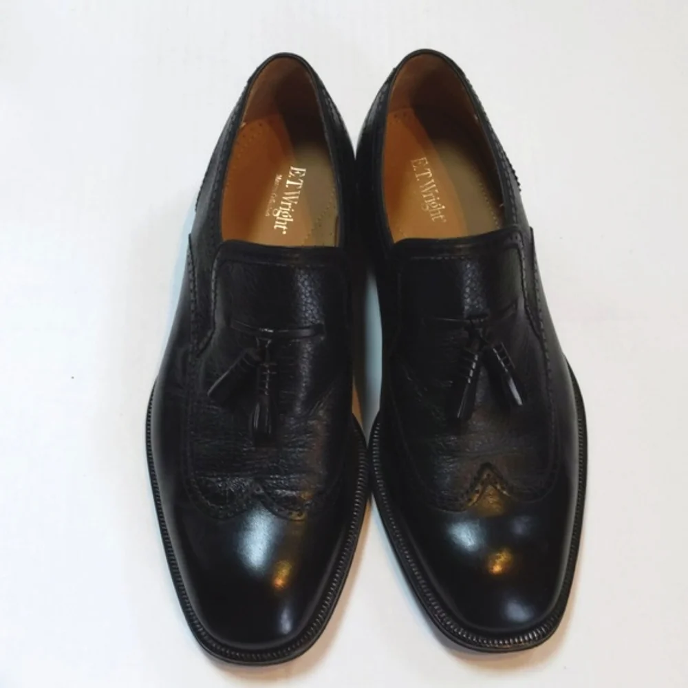 E.T. Wright tassel leather loafer. Size 9.5 EE